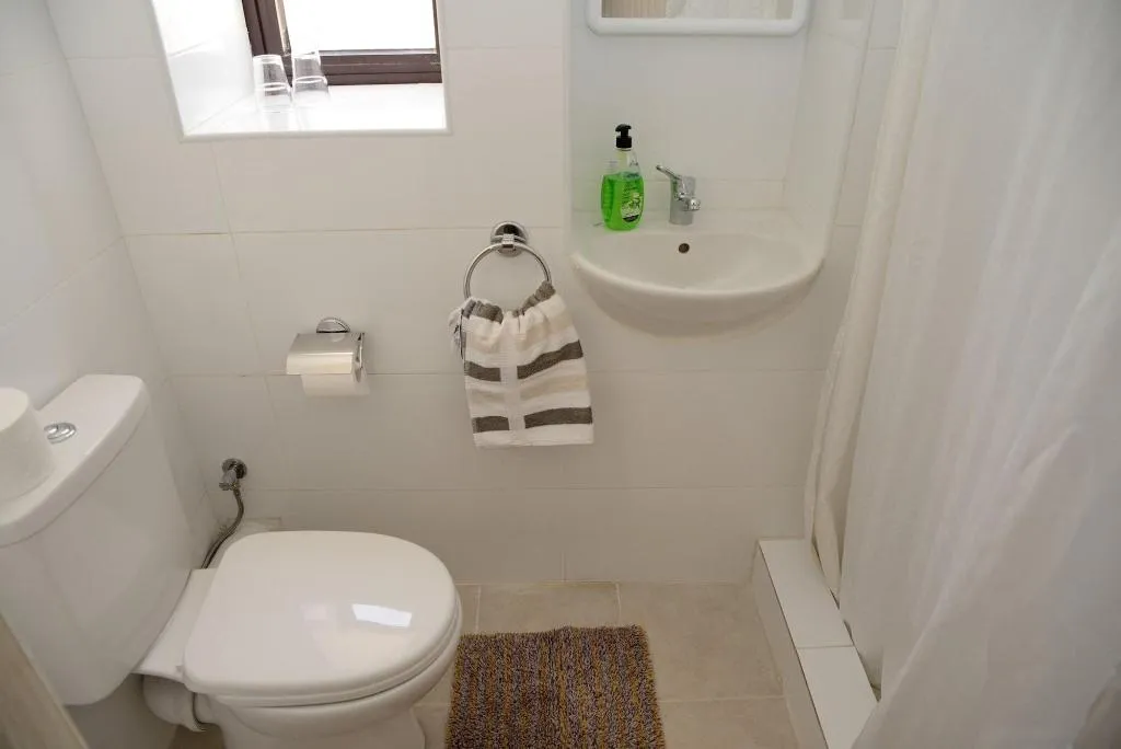 Room, White Star, Malta
