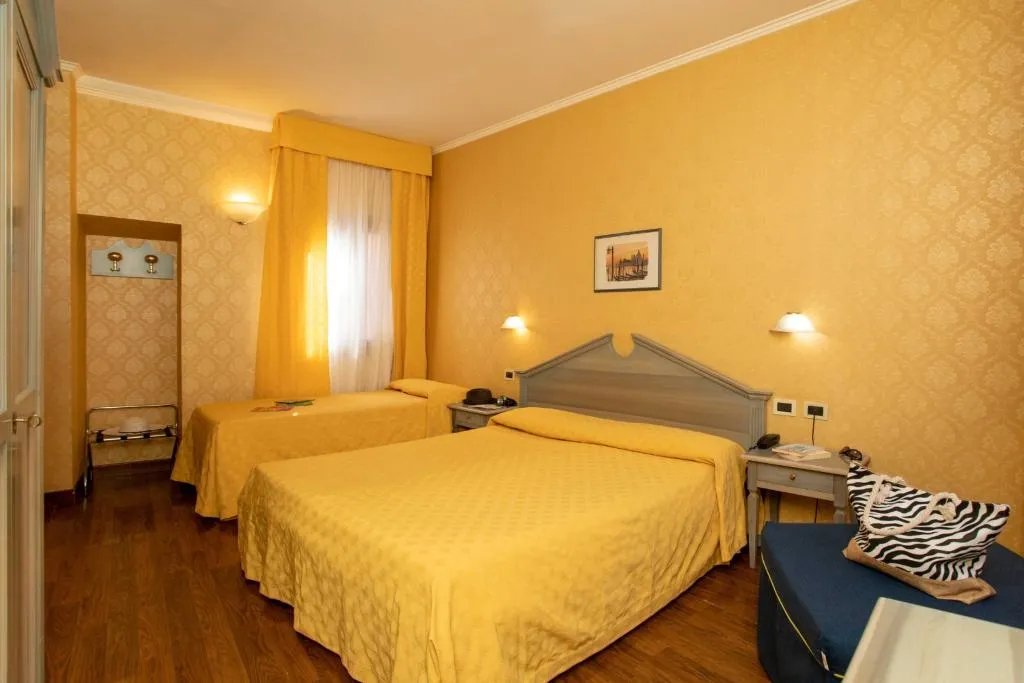 TRIPLE CANAL VIEW Room, Tintoretto Hotel, Venice