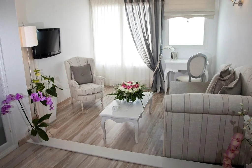 SUITE EXECUTIVE Room, Delfini Villas, Santorini
