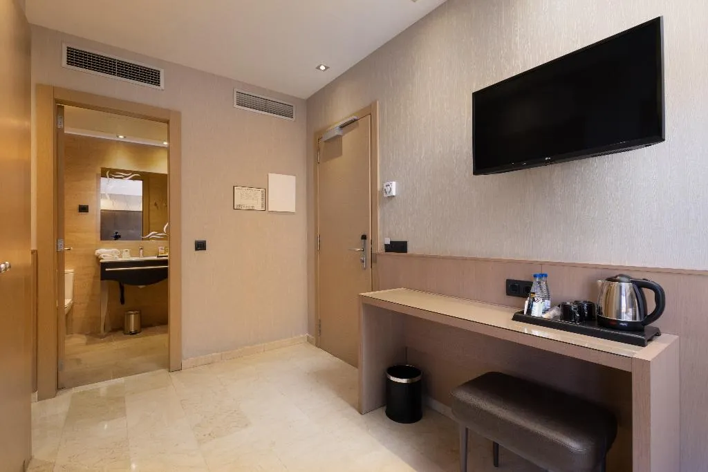 DOUBLE SINGLE USE STANDARD Room, Gran Hotel Barcino 4*S, Barcelona