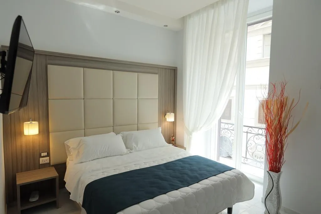 Double or Twin STANDARD Room, Garibaldi Suite, Naples