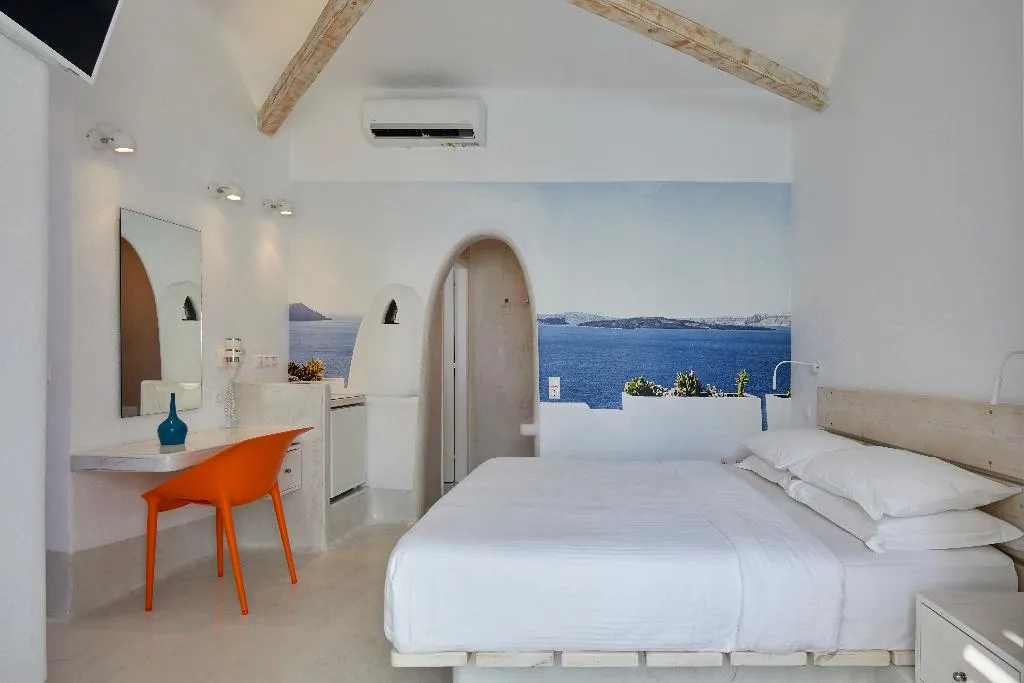 Room DELUXE WITH JACUZZI Room, Kouros Village, Santorini