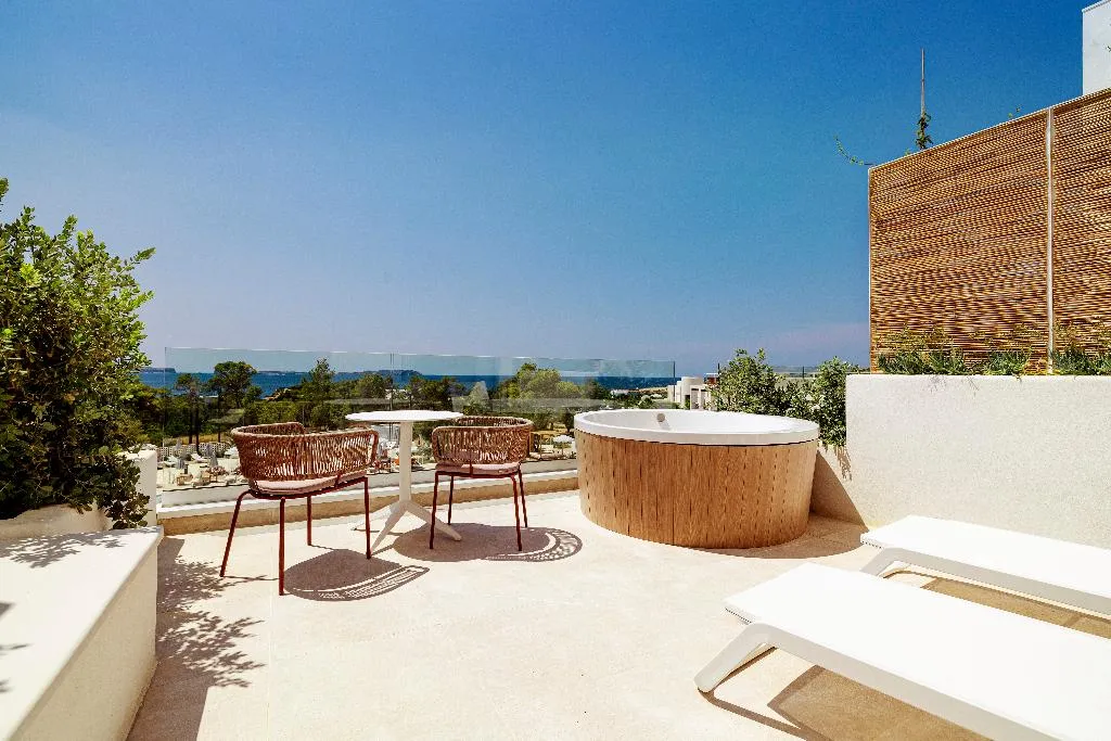 JUNIOR SUITE WITH JACUZZI Room, TRS Ibiza Hotel, Ibiza