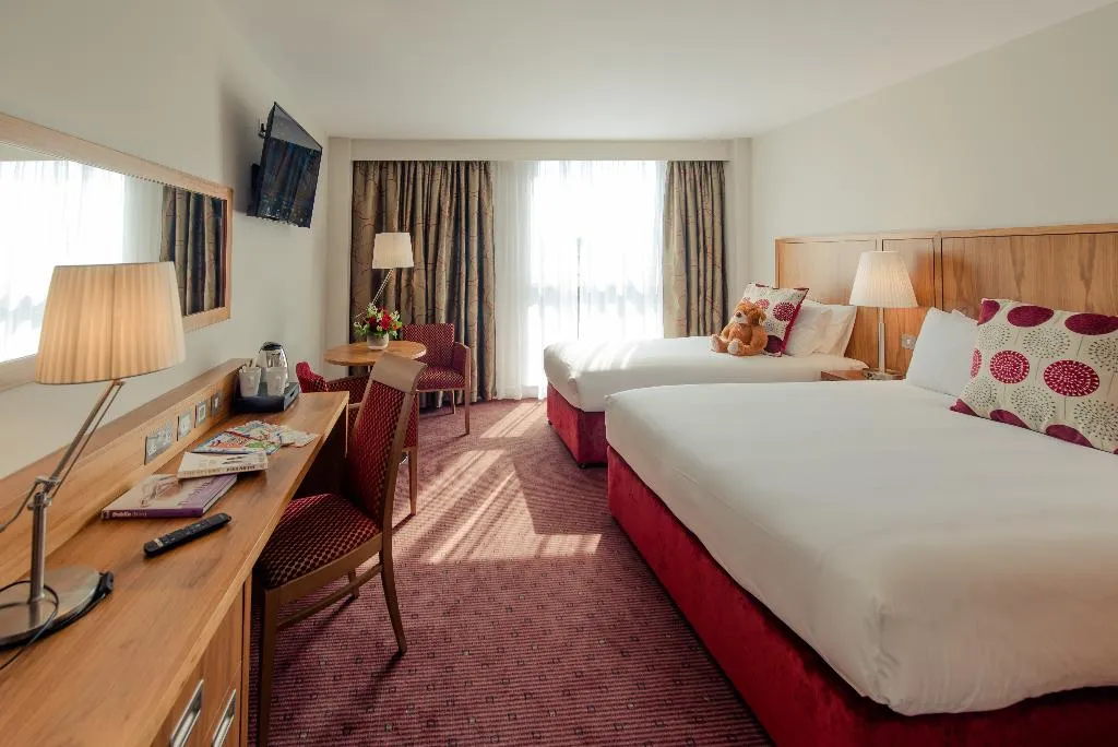 TRIPLE STANDARD Room, Tallaght Cross Hotel, Dublin