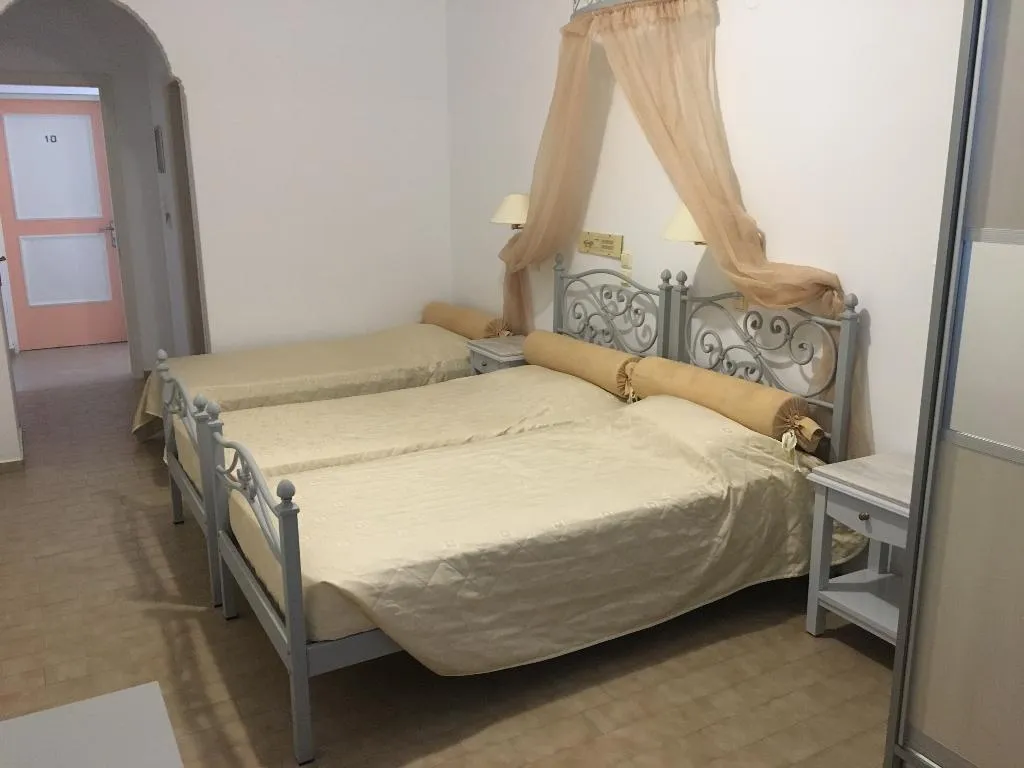 TRIPLE STANDARD Room, Avra Santorini, Santorini