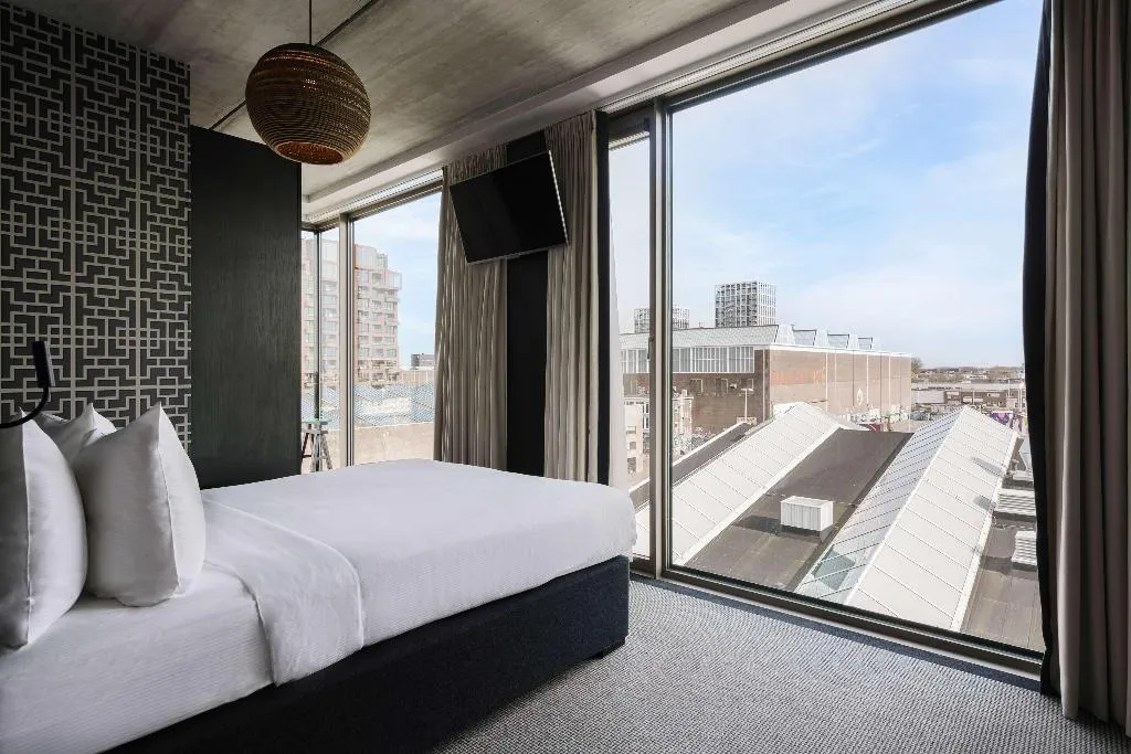 DOUBLE GUEST ROOM QUEEN BED Room, DoubleTree by Hilton NDSM Wharf, Amsterdam