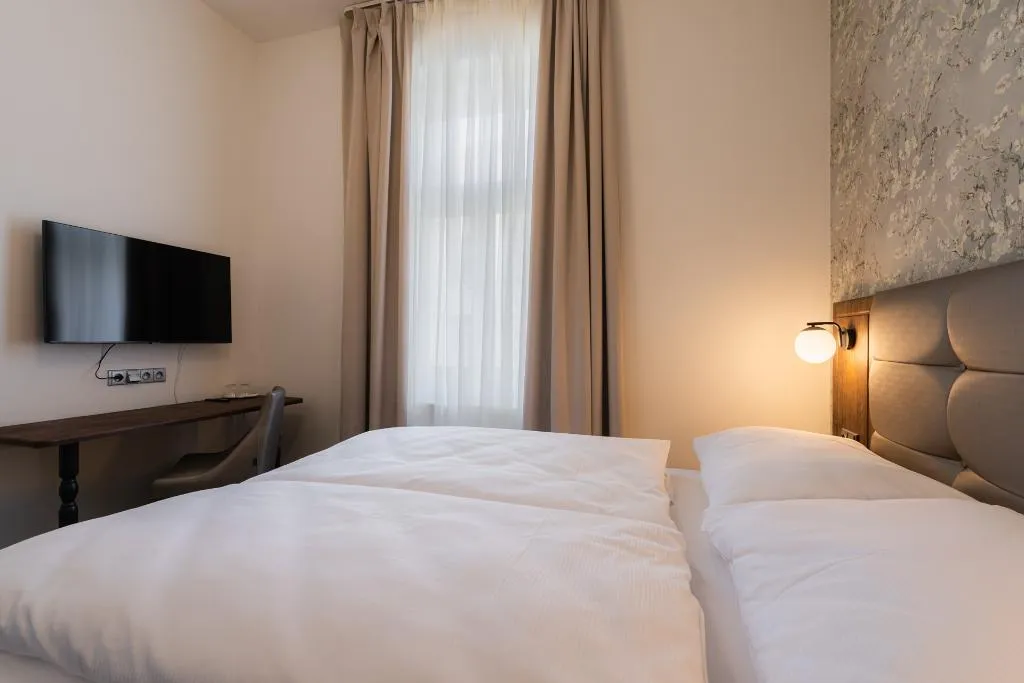 DOUBLE SUPERIOR Room, EA Hotel Victoria, Prague