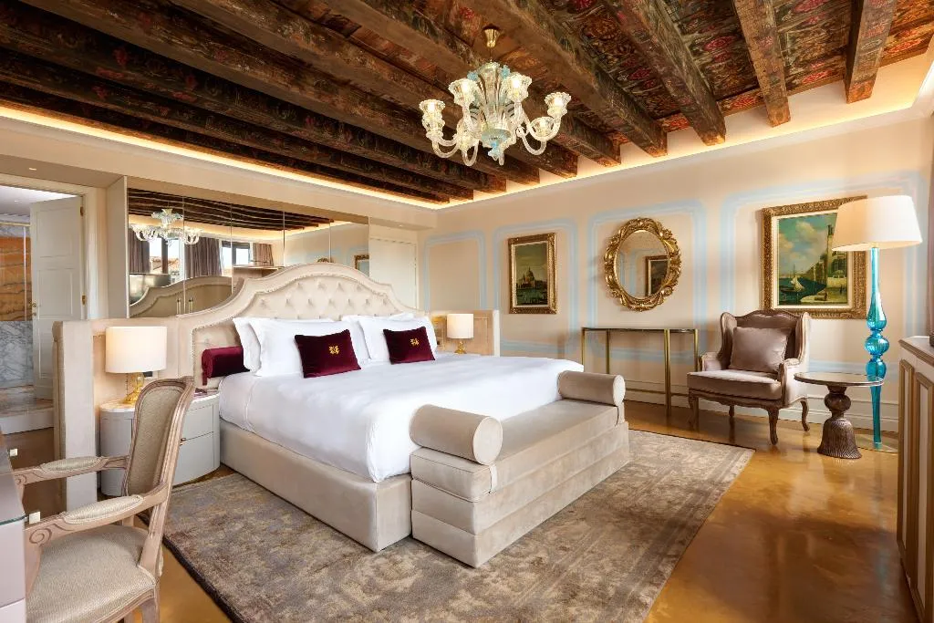 JUNIOR SUITE CANAL VIEW Room, Palazzo Giovanelli e Gran Canal, Venice