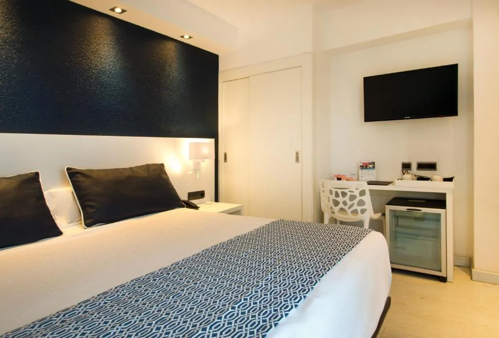 SINGLE MOUNTAIN VIEW Room, Catalonia Del Mar, Majorca