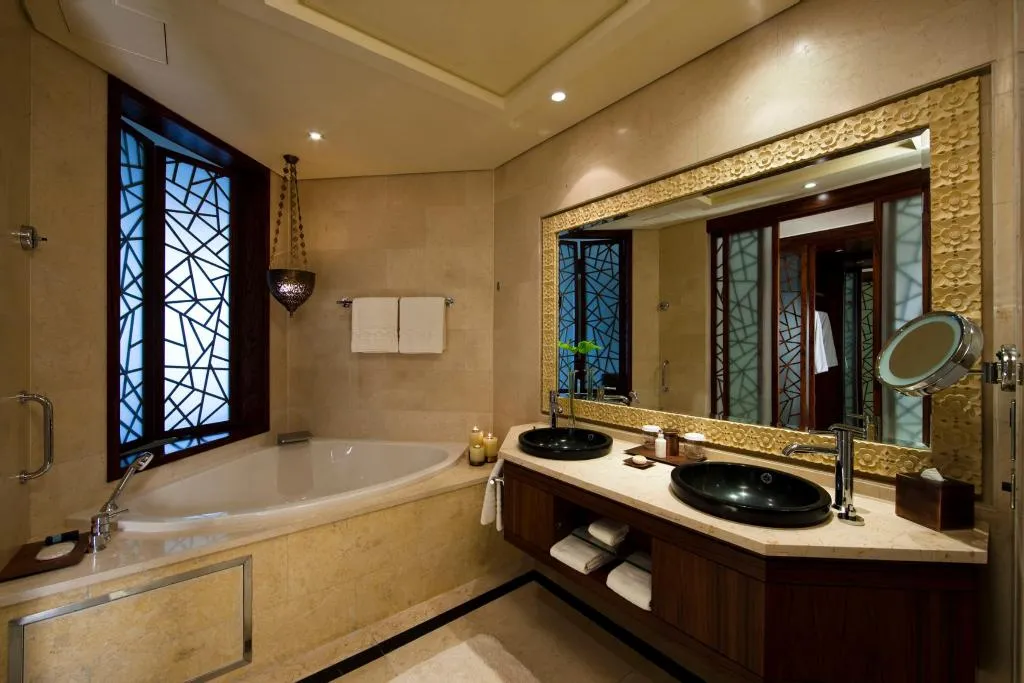 Double or Twin CLUB Room, Raffles Dubai, Dubai