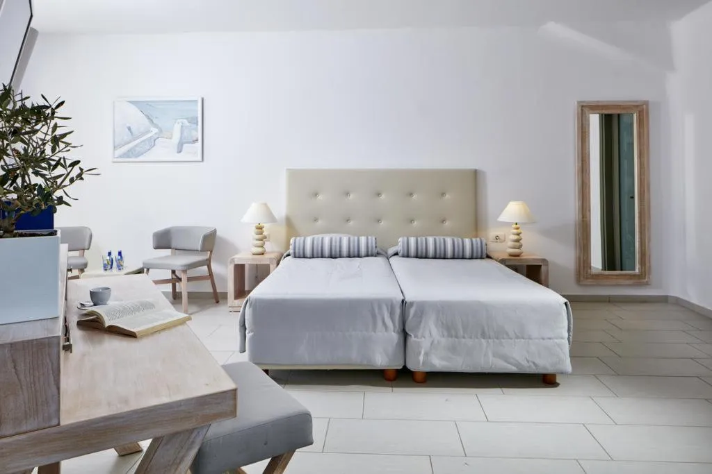 STUDIO STANDARD Room, Aegean Plaza, Santorini