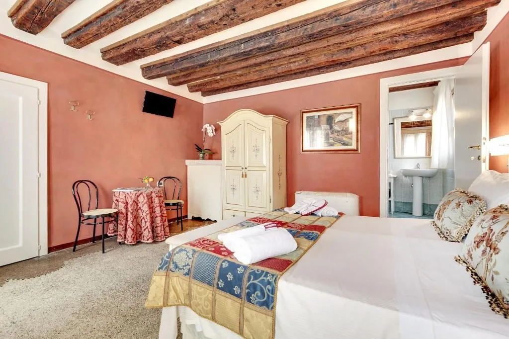 Room, Ca' Riza, Venice