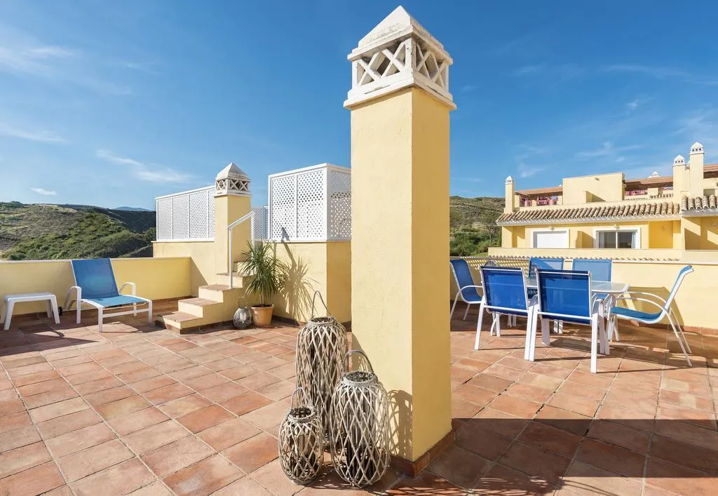 APARTMENT THREE BEDROOMS WITH PRIVATE POOL Room, Colina del Paraiso, Costa Del Sol