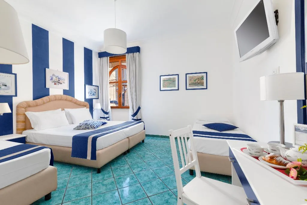 QUADRUPLE DELUXE Room, Hotel Herculaneum, Naples