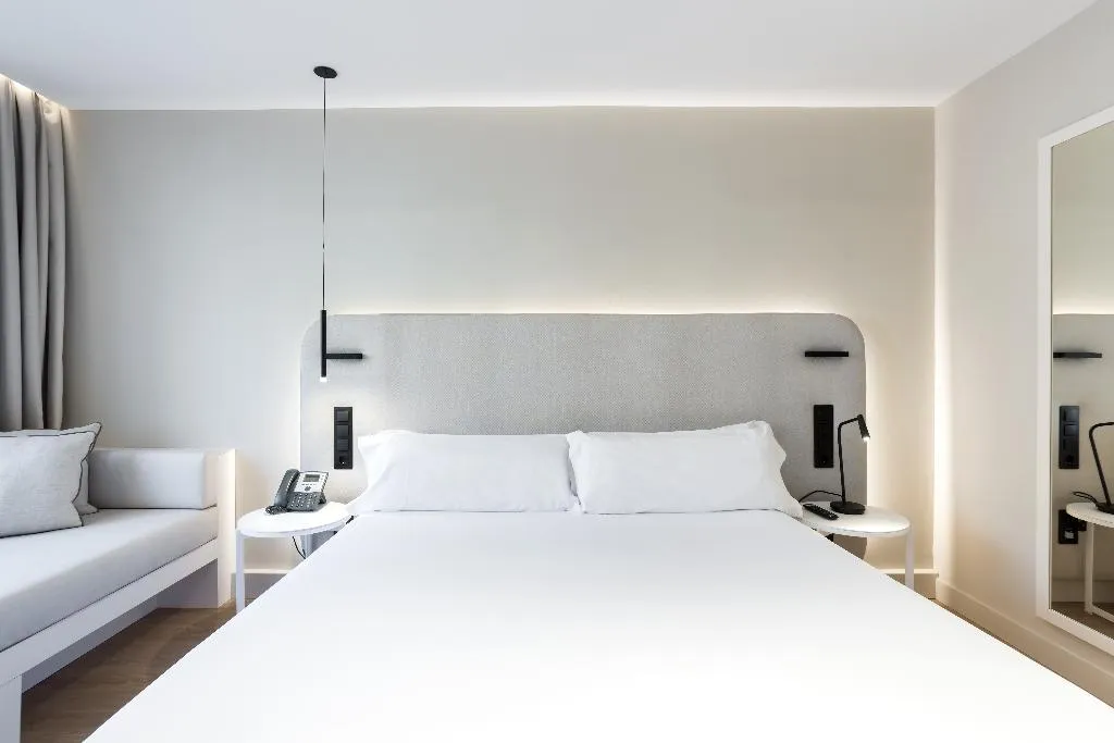 DOUBLE SINGLE USE PREMIER Room, Royal Ramblas, Barcelona