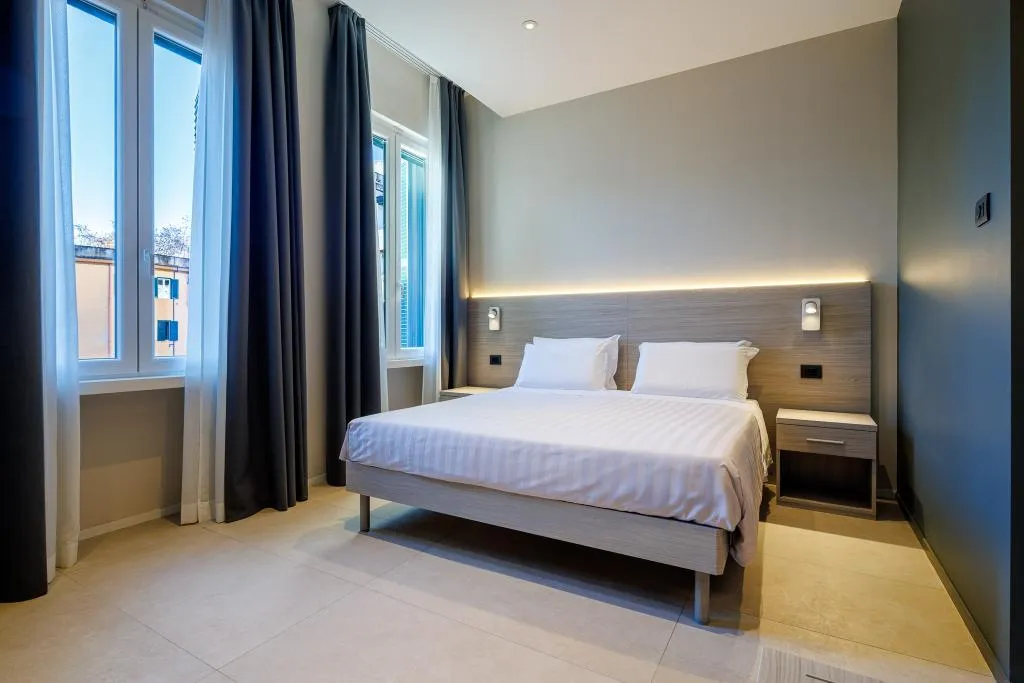 Room, Casa San Giuseppe (Roma San Giovanni), Naples