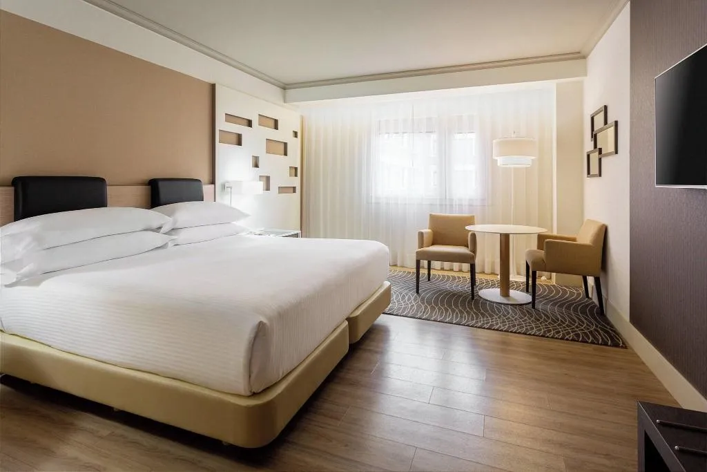DOUBLE EXECUTIVE KING BED Room, Marriott Hotel Madrid Auditorium, Madrid