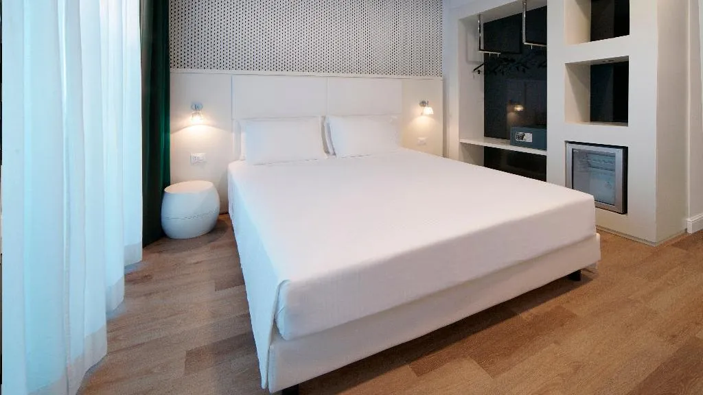 DOUBLE KING SIZE BED Room, Voco Nola - Naples Vulcano Buono by IHG, Naples