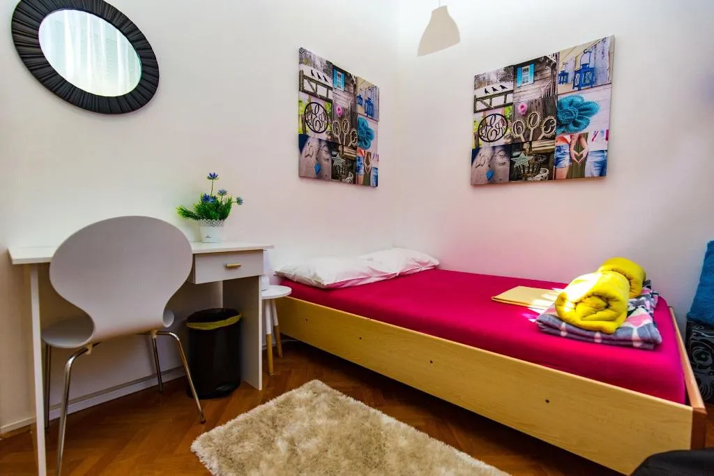 Room, Crazy House Hostel Pula, Istria