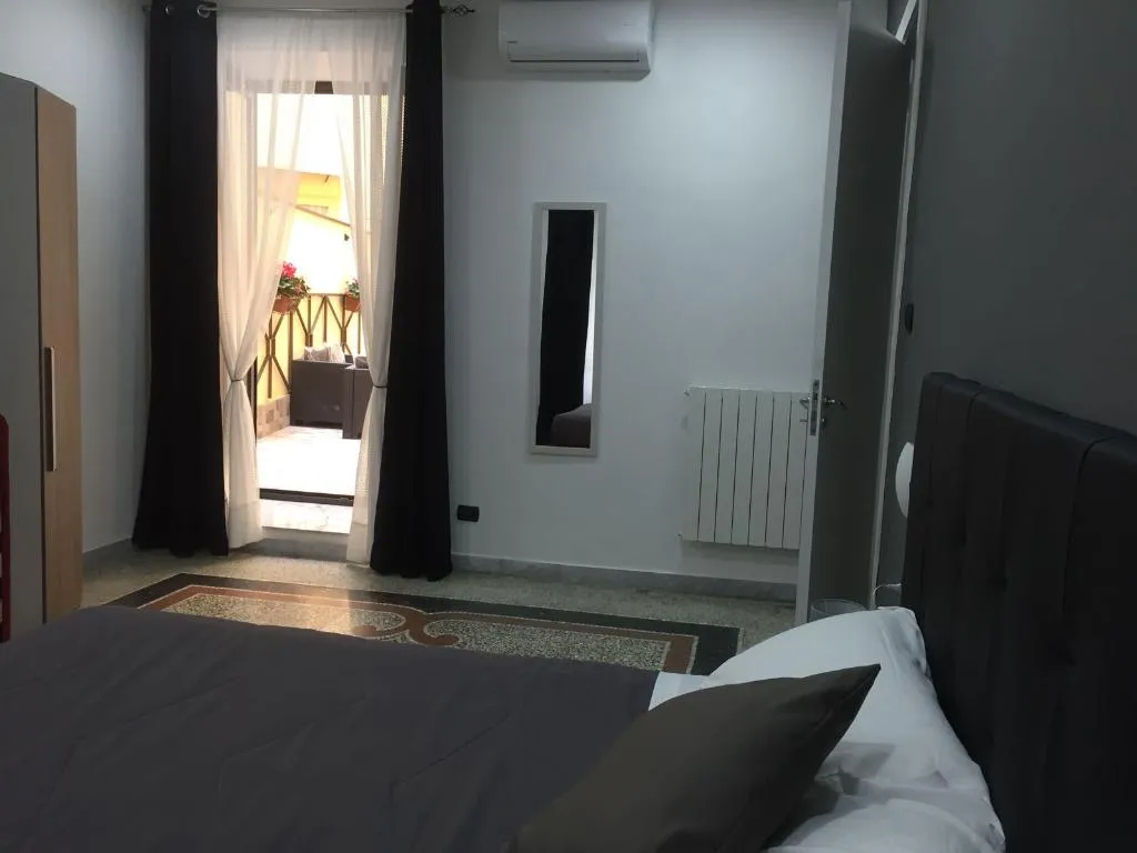 QUADRUPLE STANDARD Room, MB95 - Mezzocannone Luxurious Bed&Breakfast, Naples