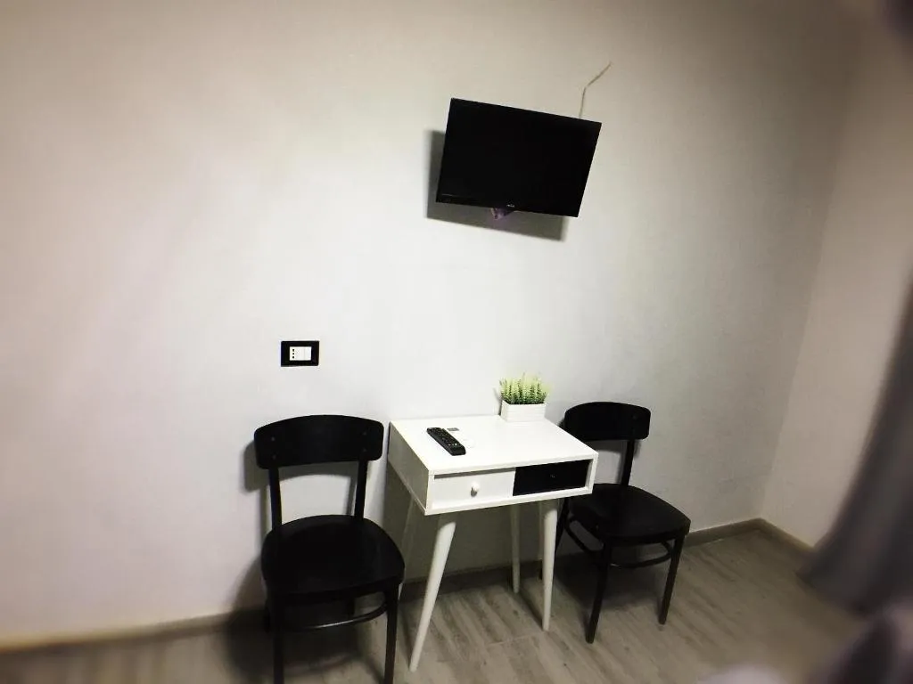 Room, Babyface, Naples
