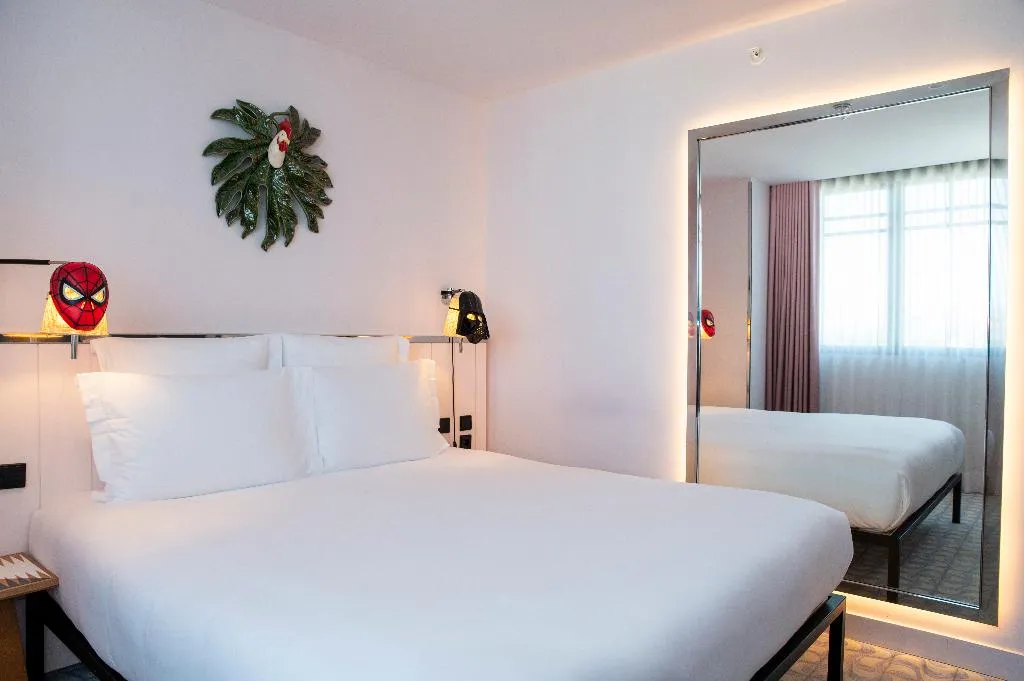 DOUBLE WITH BALCONY WITH VIEWS Room, Mama Shelter Lisboa, Lisbon