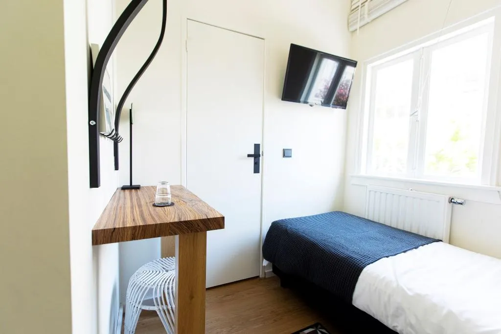 SINGLE STANDARD Room, Quentin Golden Bear Hotel, Amsterdam