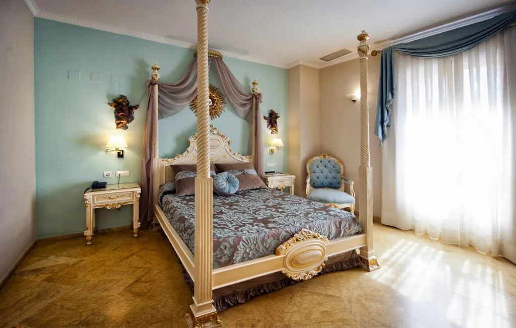 DOUBLE SUPERIOR Room, Adriano Hotel, Seville