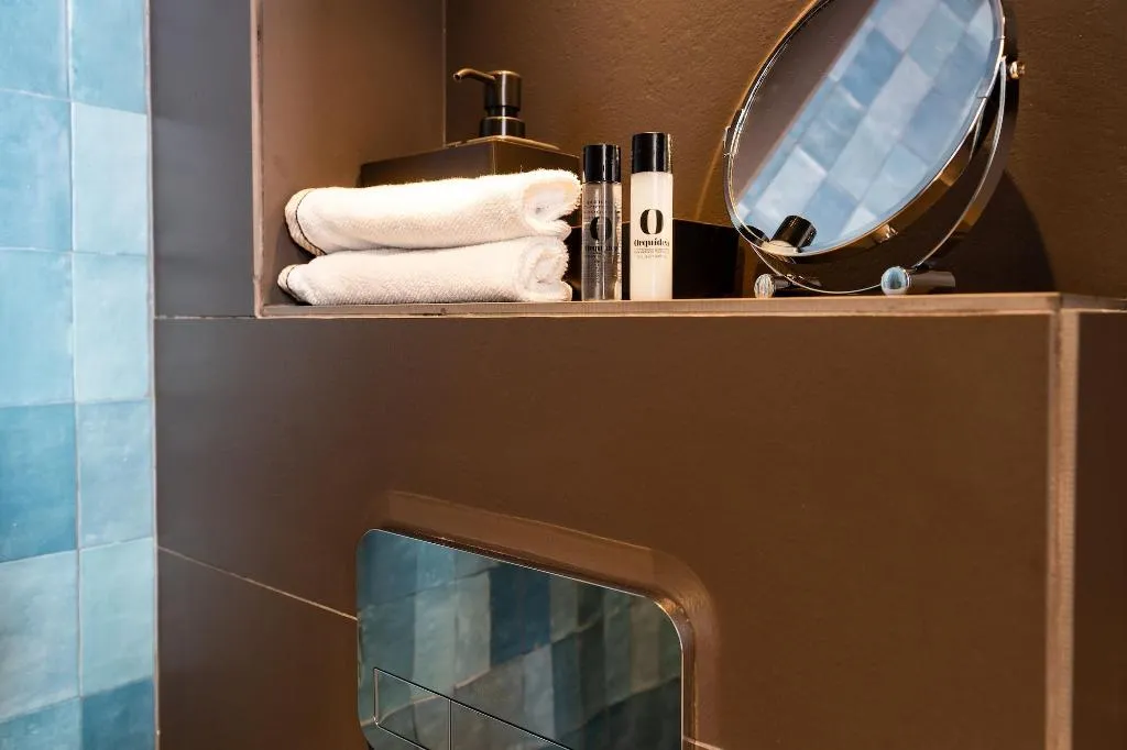 Room, Welldone Quality-Crystal Pool, Seville