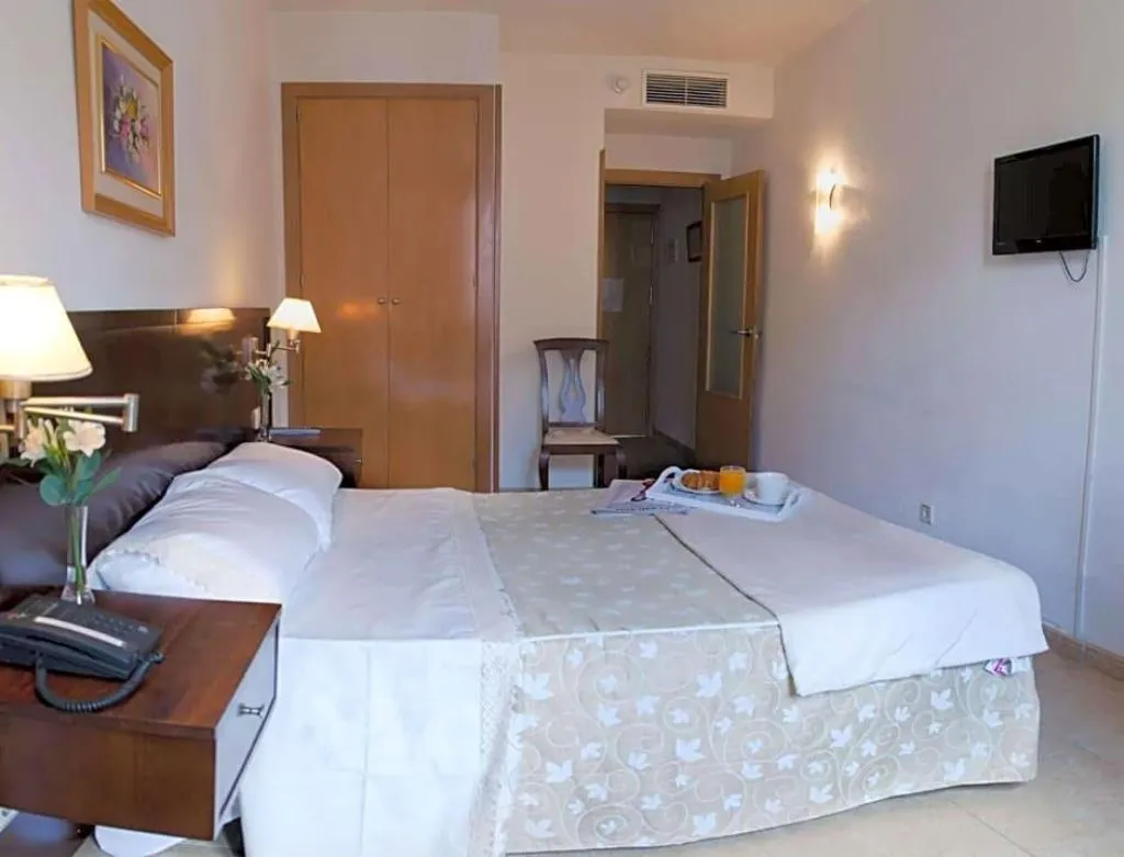 Room, Praderon, Madrid
