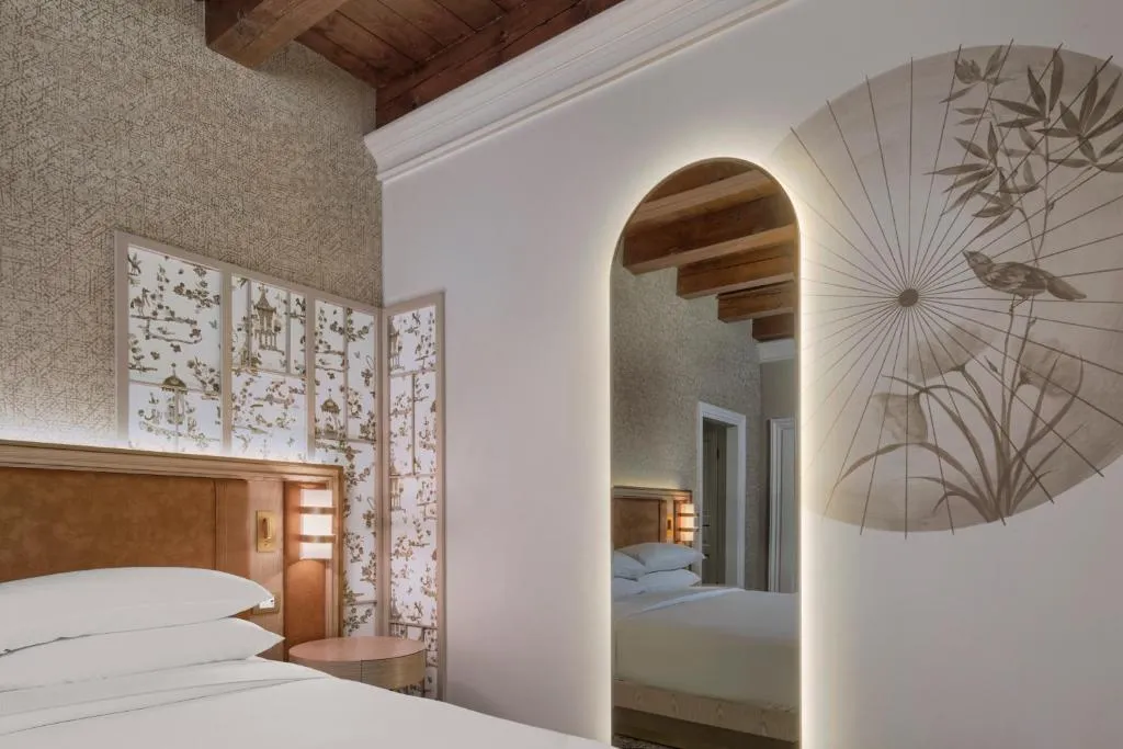 DOUBLE SUPERIOR KING BED Room, Hilton Molino Stucky Venice, Venice