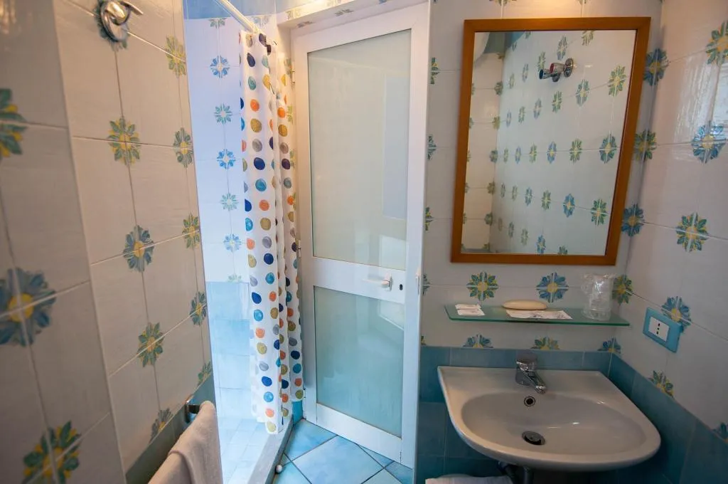 Room, Albergo Macrì, Naples