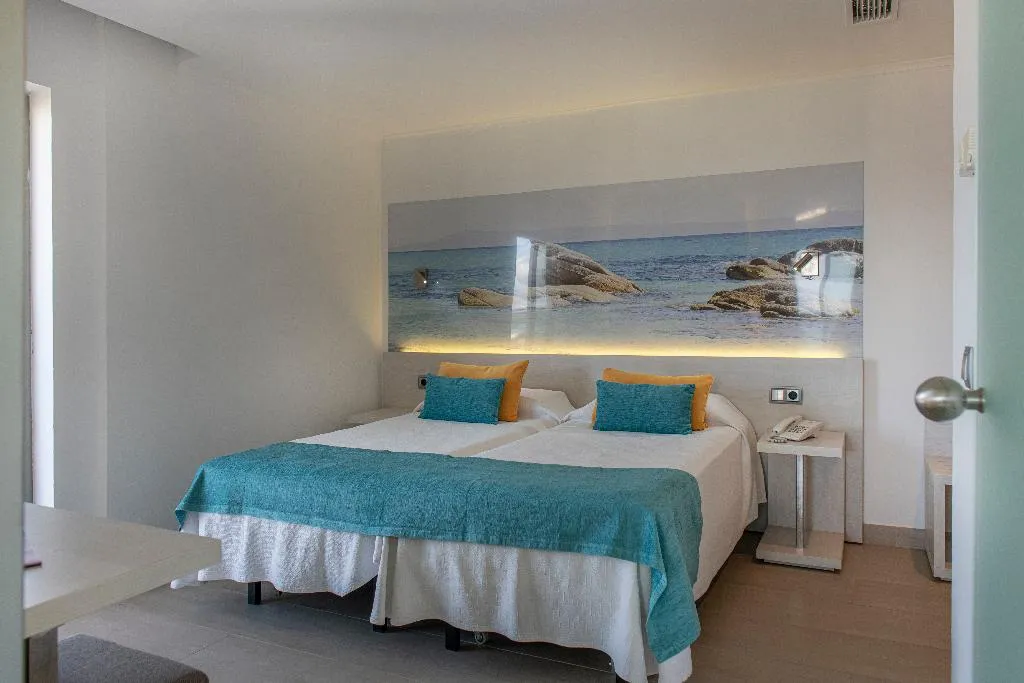 Room, Obelisco, Majorca