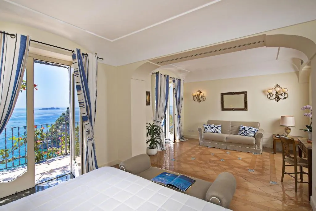 Room, Punta Regina, Naples