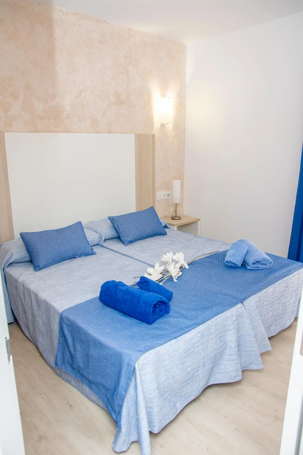 APARTMENT THREE BEDROOMS ONE BATHROOM Room, Maribel, Menorca