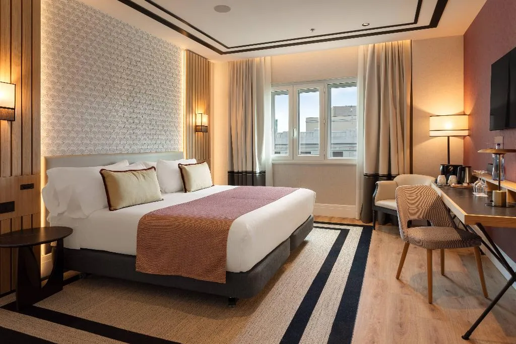 Double or Twin SUPERIOR CITY VIEW Room, Catalonia Plaza España Hotel & Spa, Madrid
