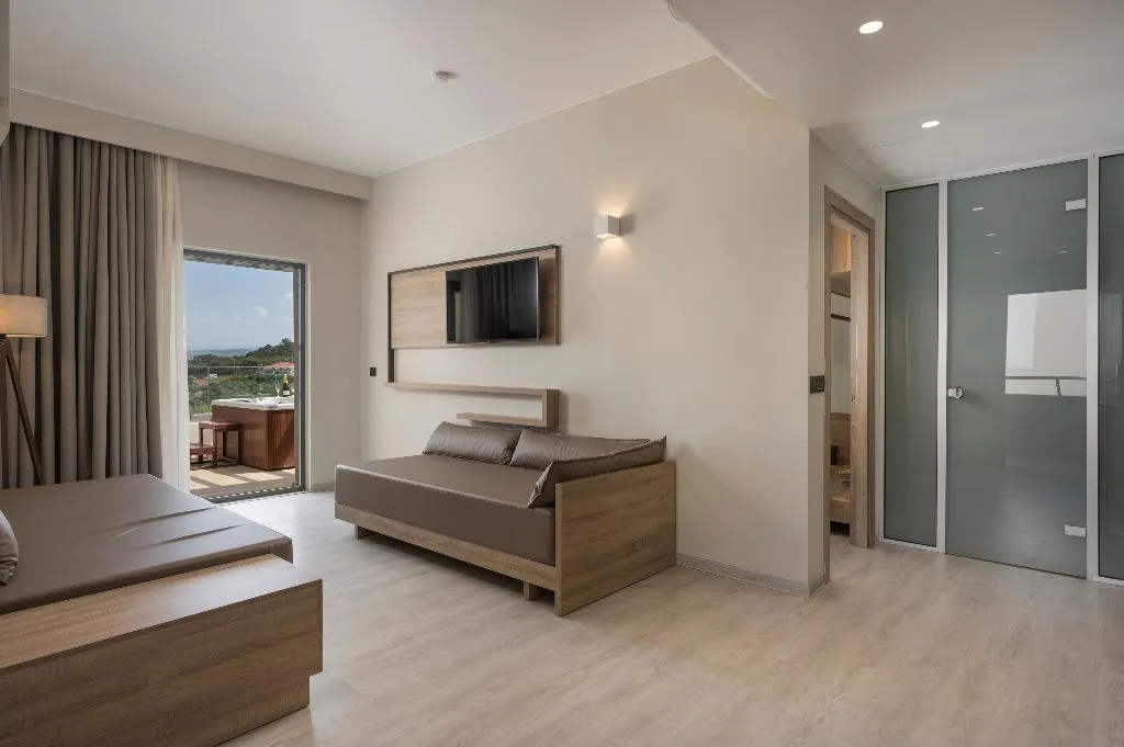 SUITE WITH JACUZZI Room, Mare Village Hotel, Crete