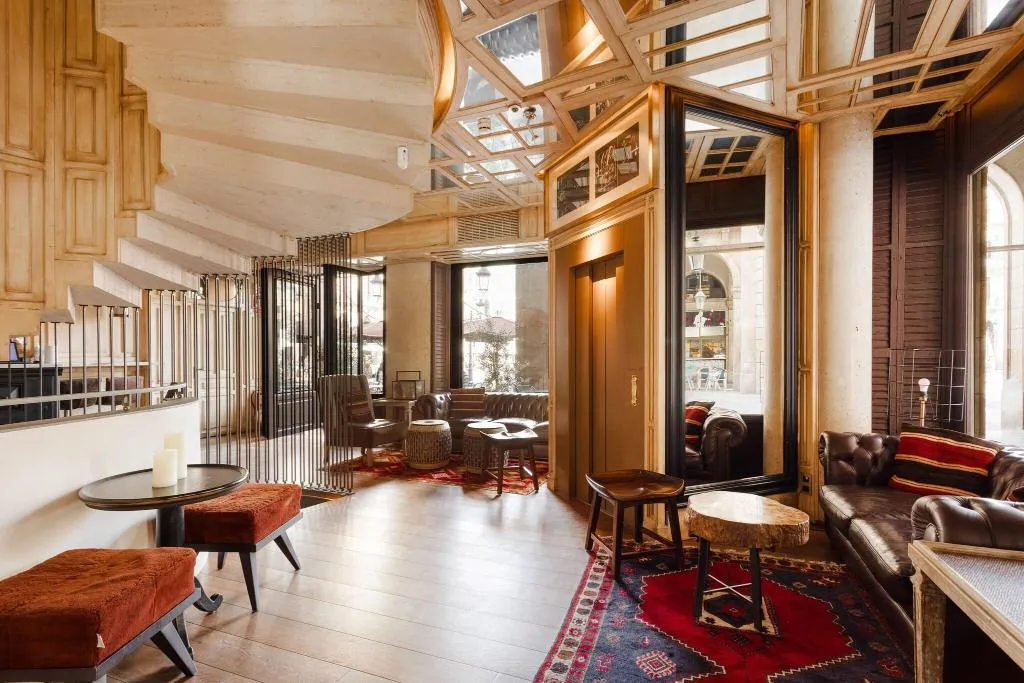 Lobby, Do: Placa Reial, Barcelona