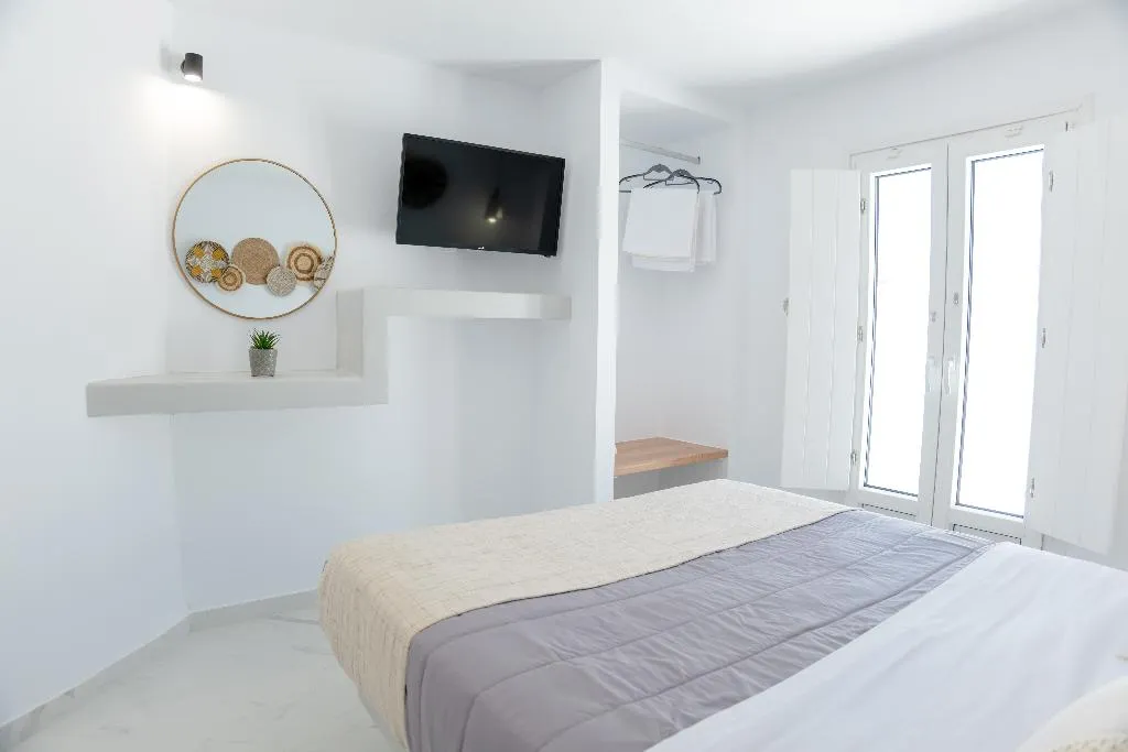 SUITE TWO BEDROOMS TWO BATHROOMS Room, Kýma Perissa, Santorini