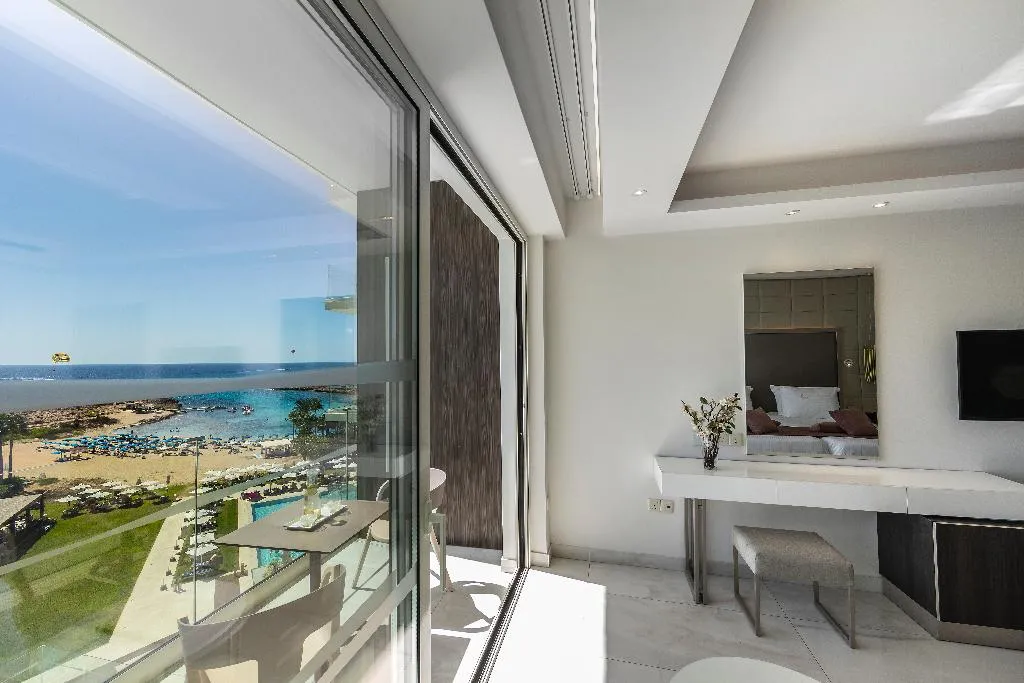 TWIN SEA VIEW Room, Chrysomare Beach Hotel & Resort, Cyprus
