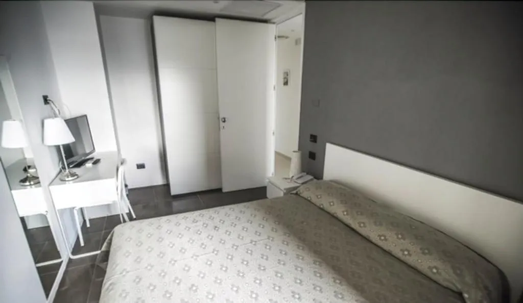 Room, B&B Locanda Mediterranea, Naples