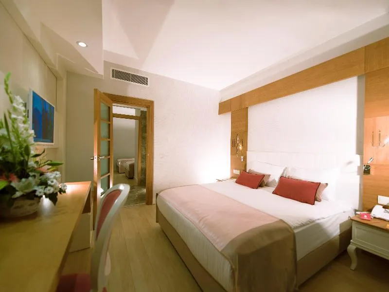 FAMILY ROOM SIDE SEA VIEW Room, Port Nature Luxury Resort Hotel & Spa, Antalya
