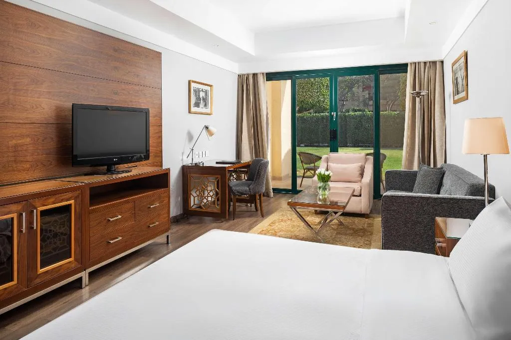 DOUBLE EXECUTIVE SUPERIOR Room, Hilton Pyramids Golf, Cairo
