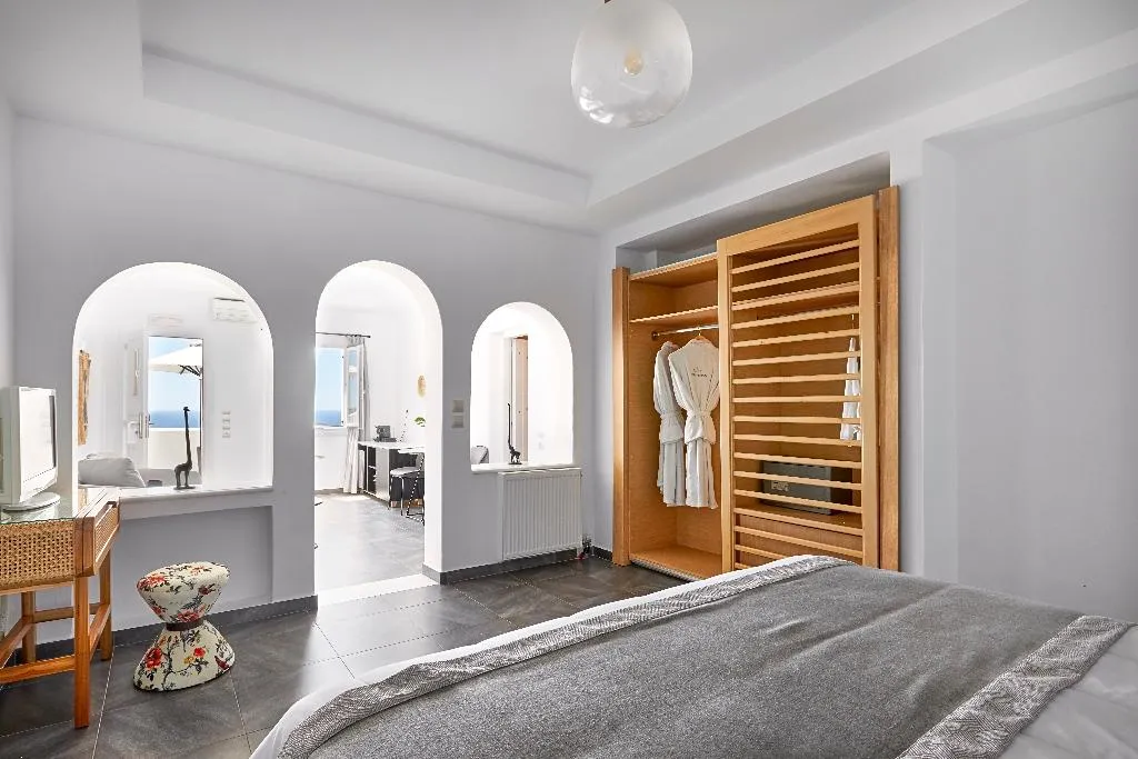 SUITE GRAND Room, Petit Palace, Santorini
