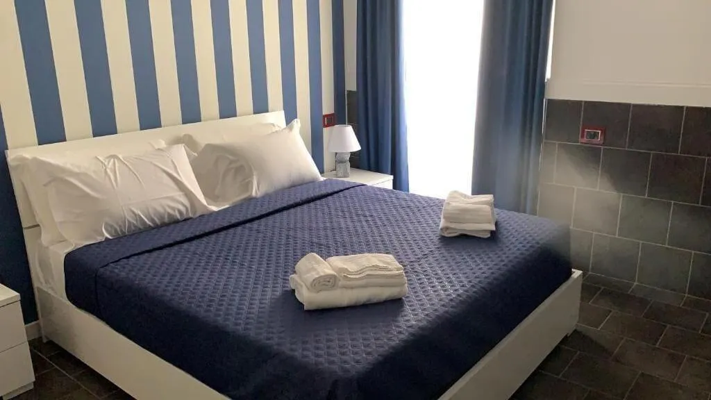 Room, Yacht Club Angioino, Naples