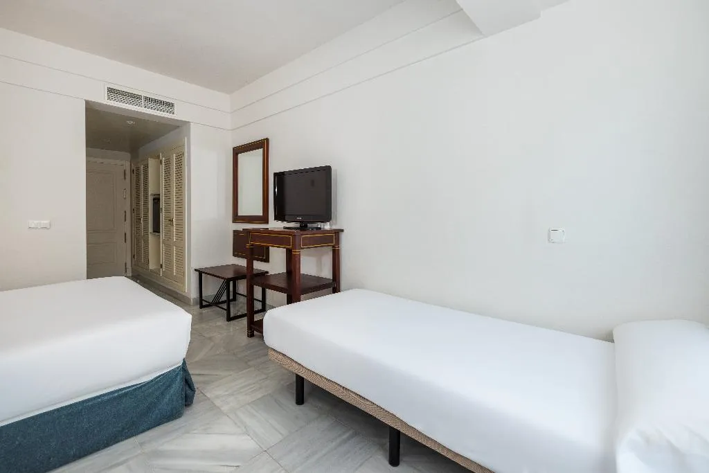 TRIPLE STANDARD Room, AZZ Guadacorte Campo de Gibraltar, Costa De La Luz