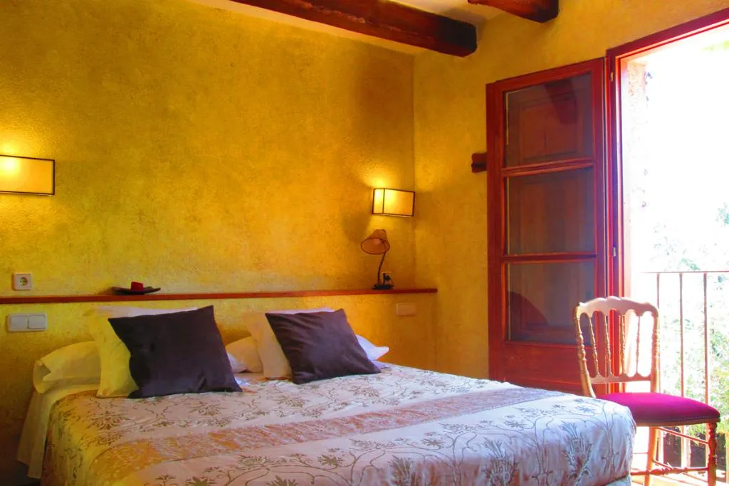 TRIPLE DELUXE Room, Logis Hotel El Moli de Siurana, Costa Brava