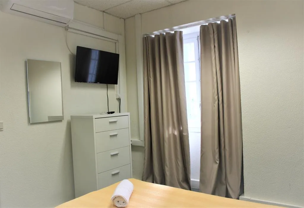 SINGLE WITH SHARED BATHROOM Room, Tagus Royal Residence, Lisbon
