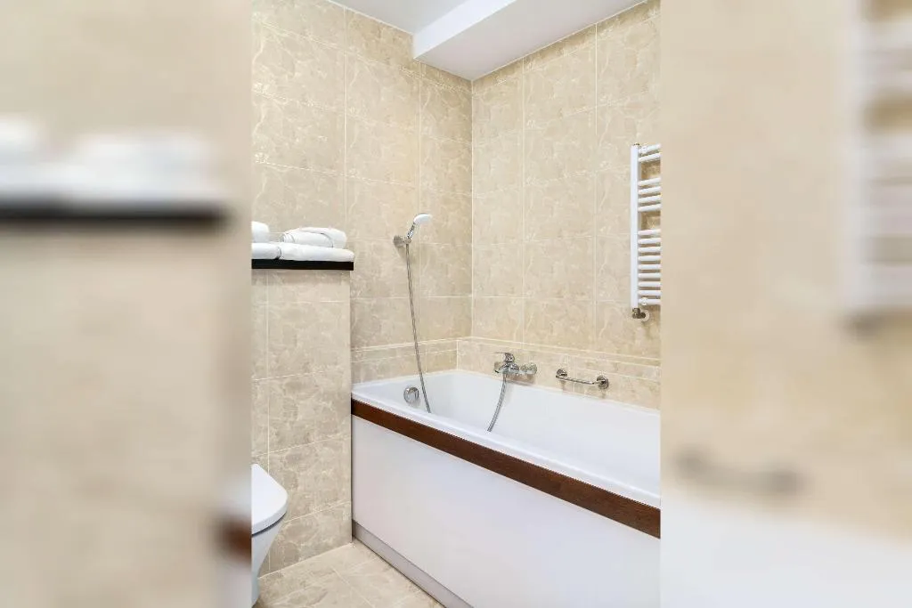 JUNIOR SUITE KING SIZE BED Room, Metropolo By Golden Tulip, Krakow