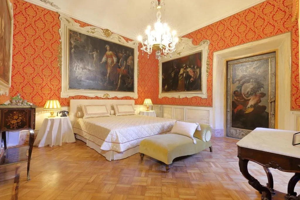 Room, Piazza Pitti Palace, Florence